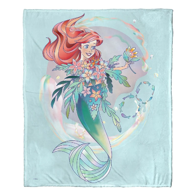 Fleece blankets for a cozy and plush textureFleece blankets for a cozy and plush textureDisney D100 Ariel Silk Touch Throw Blanket