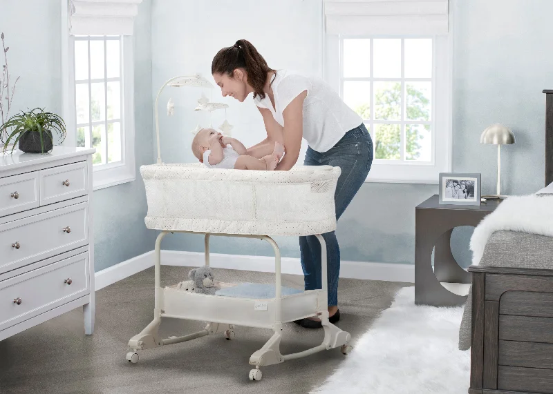 Queen - size mattresses for couples and standard bedroomsSleepCool Rocking Bassinet with Airflow Mesh Queen - size mattresses for couples and standard bedroomsSleepCool Rocking Bassinet with Airflow Mesh